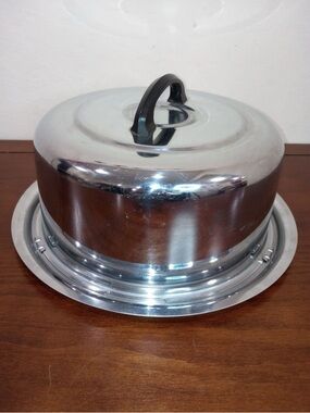 Kake-Toter Cake Plate with Handle Handle and Locking Lid Chrome 1950s